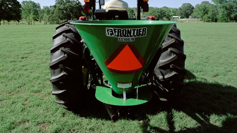 SS10B Series Broadcast Spreaders