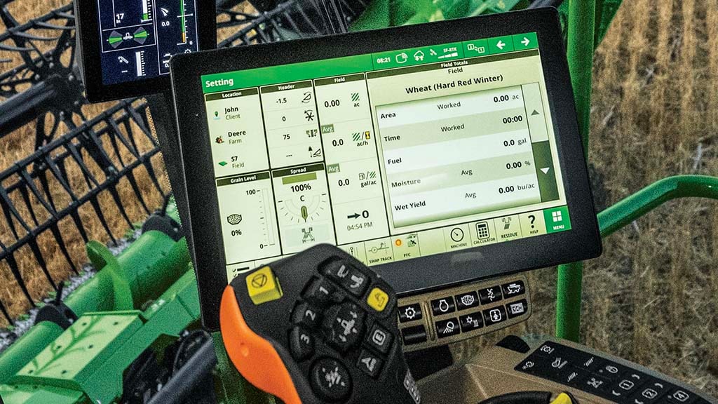 Close-up photo of an integrated G5Plus CommandCenter™ Display found in the S7 Combine