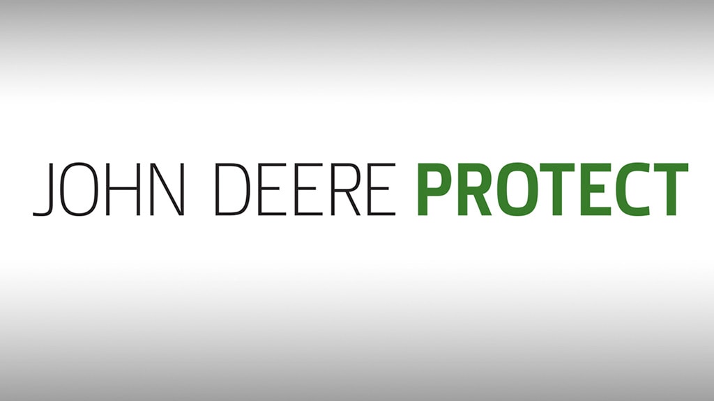 Les mots « John Deere Protect », sur fond d’acier inoxydable factice