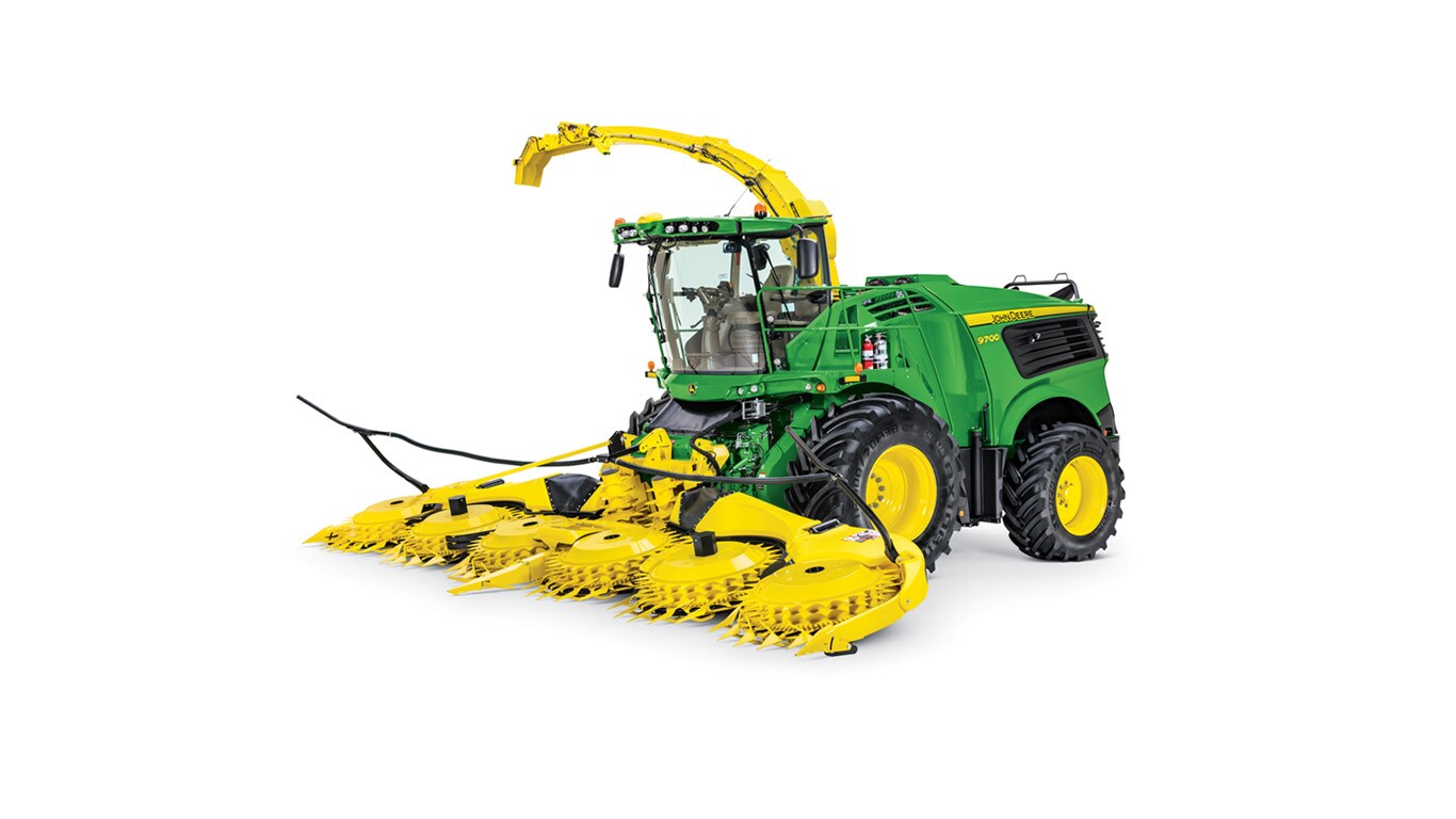 Photo en studio d’une récolteuse de fourrage automotrice 9700