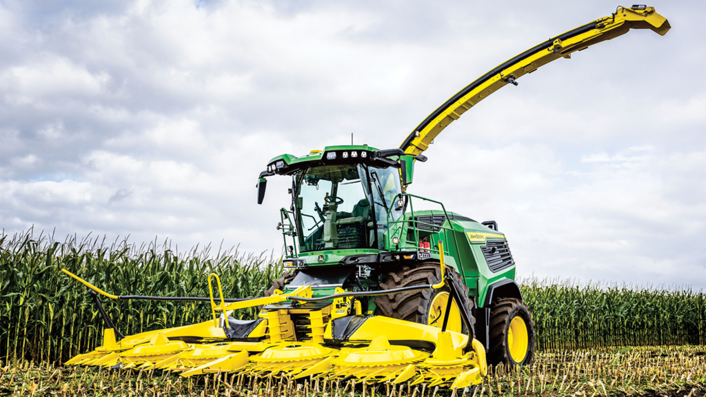 F8 300 Self-Propelled Forage Harvester
