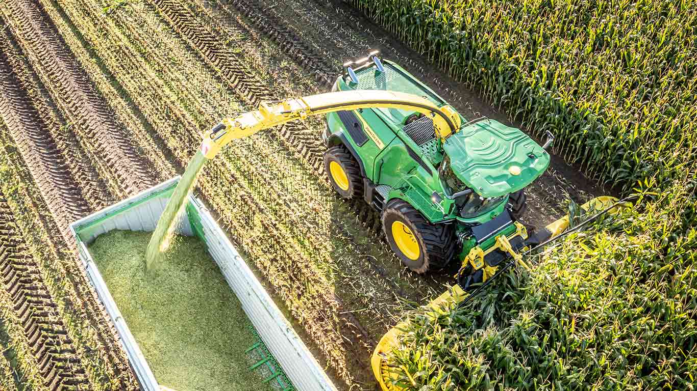 F9 SPFH harvesting silage in the field