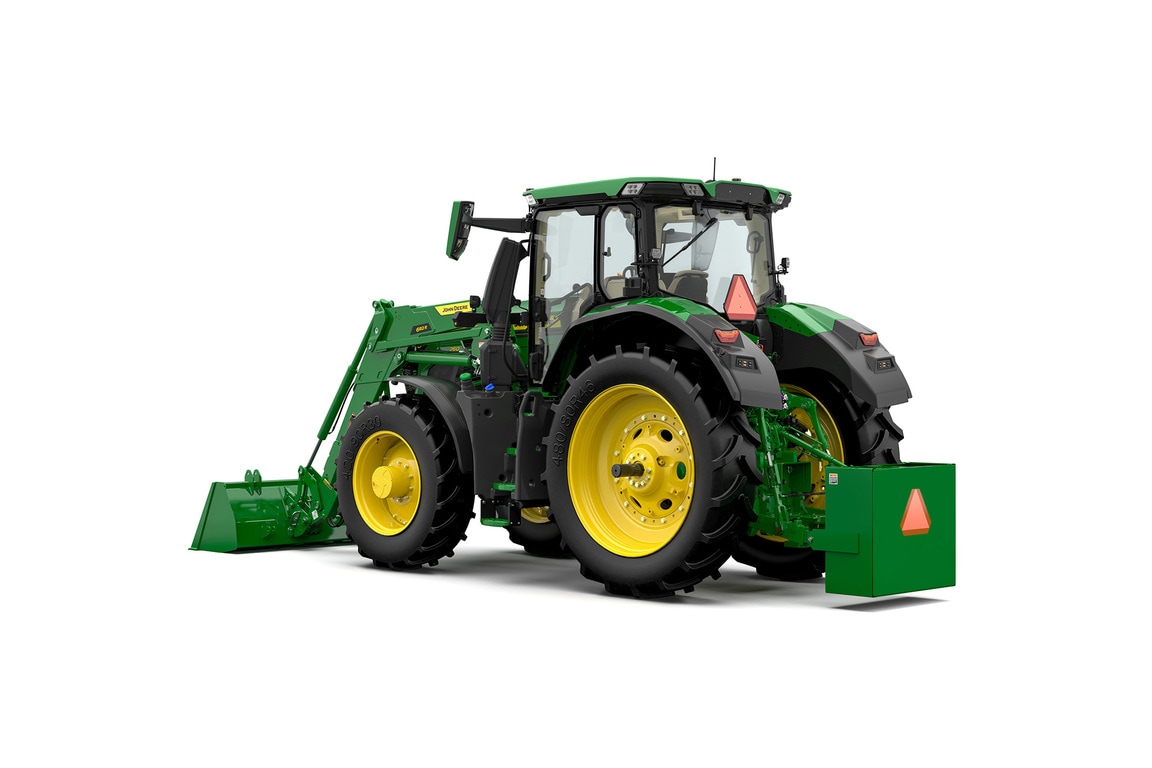Image studio arrière gauche du chargeur 682R MSL monté sur le tracteur 6R 260