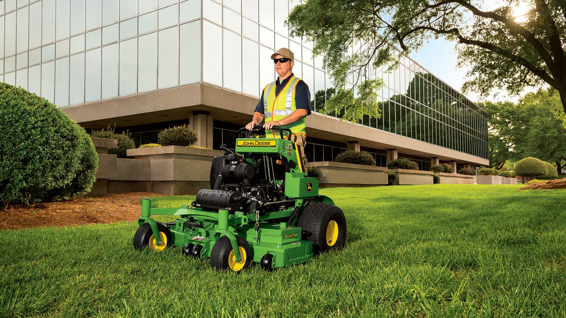 Tondeuses commerciales Tondeuses à conducteur debout QuickTrak John Deere CA