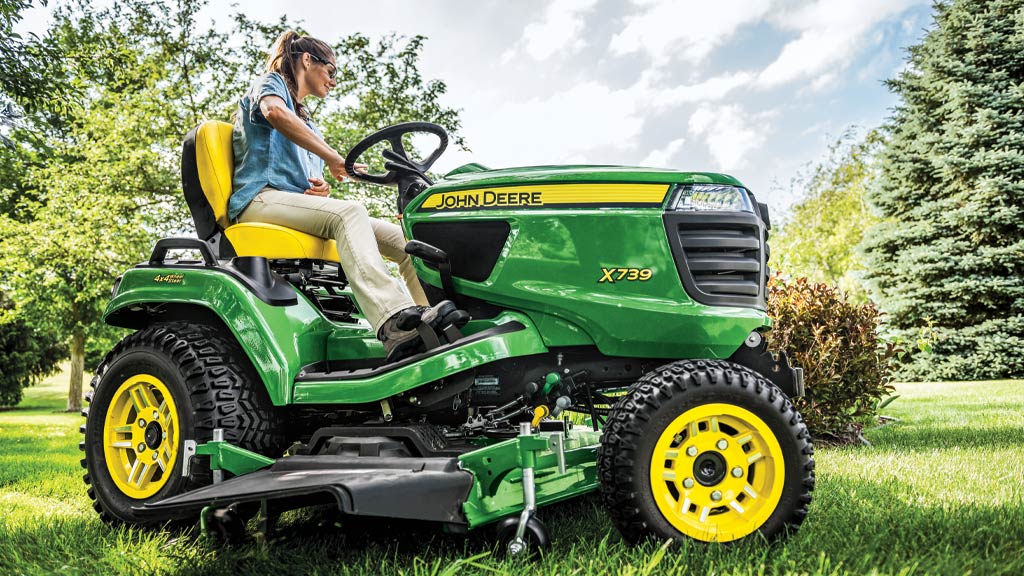 close up of the front end of a X700 series lawn mower