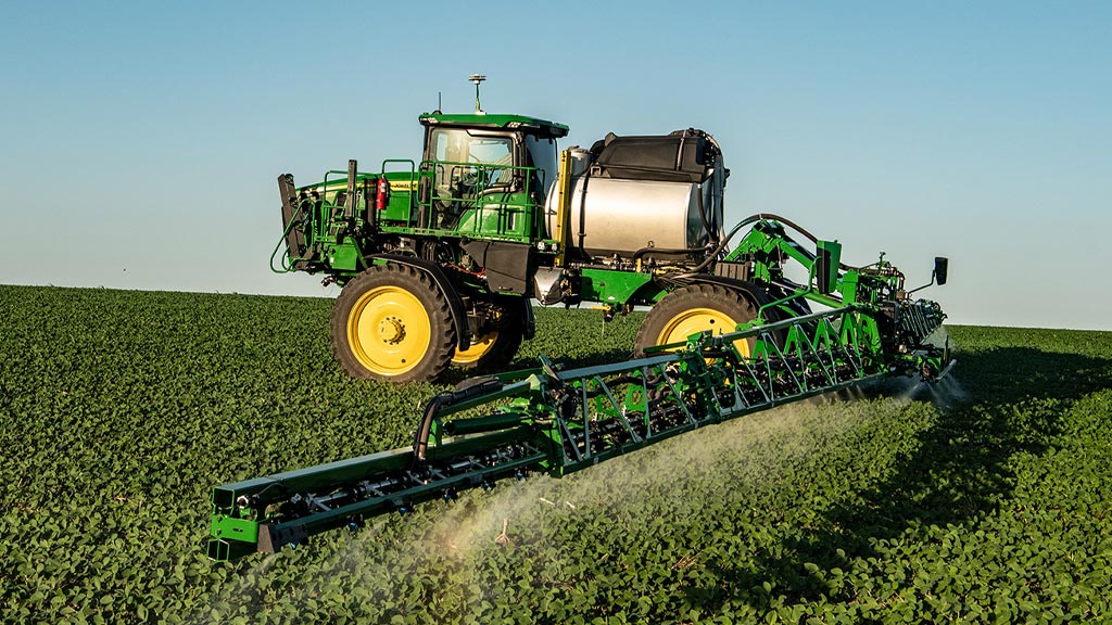 4wd tractor in the field