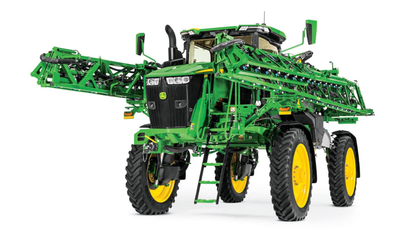 Studio image of 412R Self-Propelled Sprayer