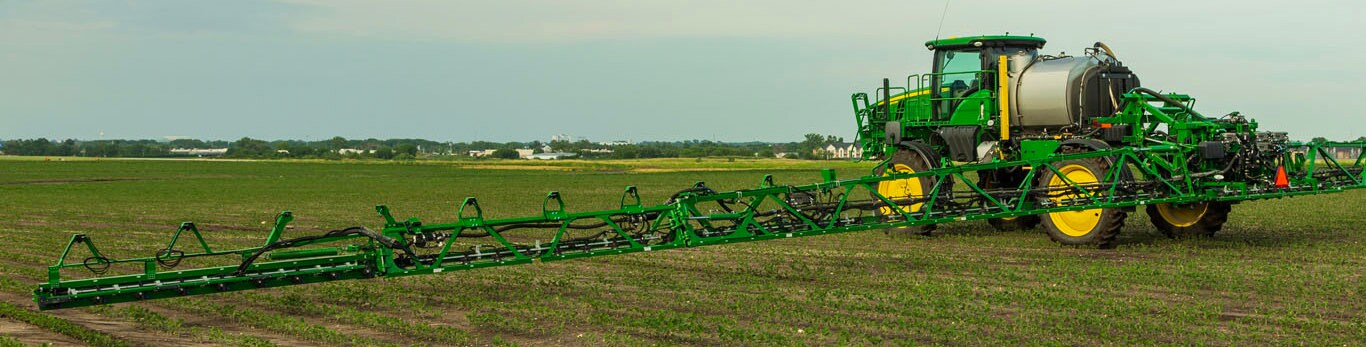 Pulvérisateur John Deere avec colis de mise à niveau de performance See & Spray™ Premium.