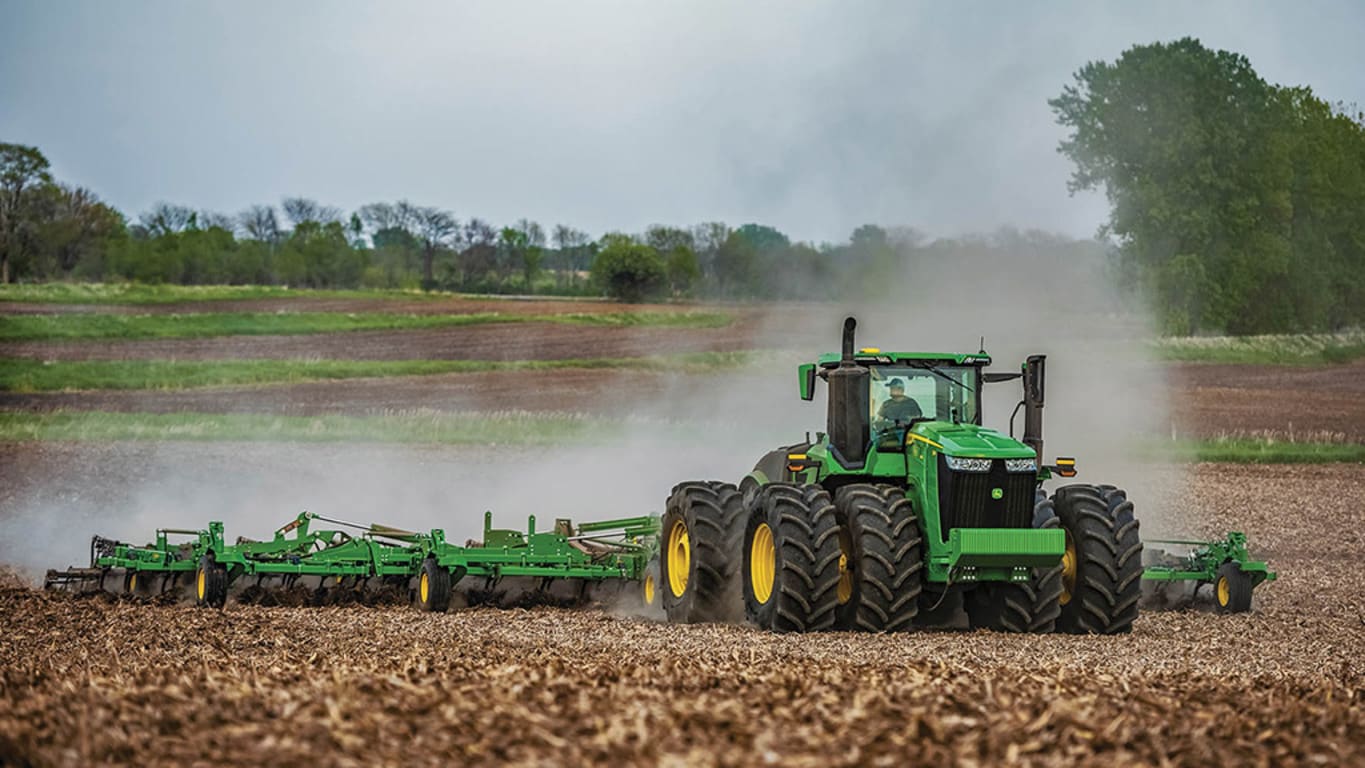 Image d'un tracteur 9R&nbsp;390 dans un champ