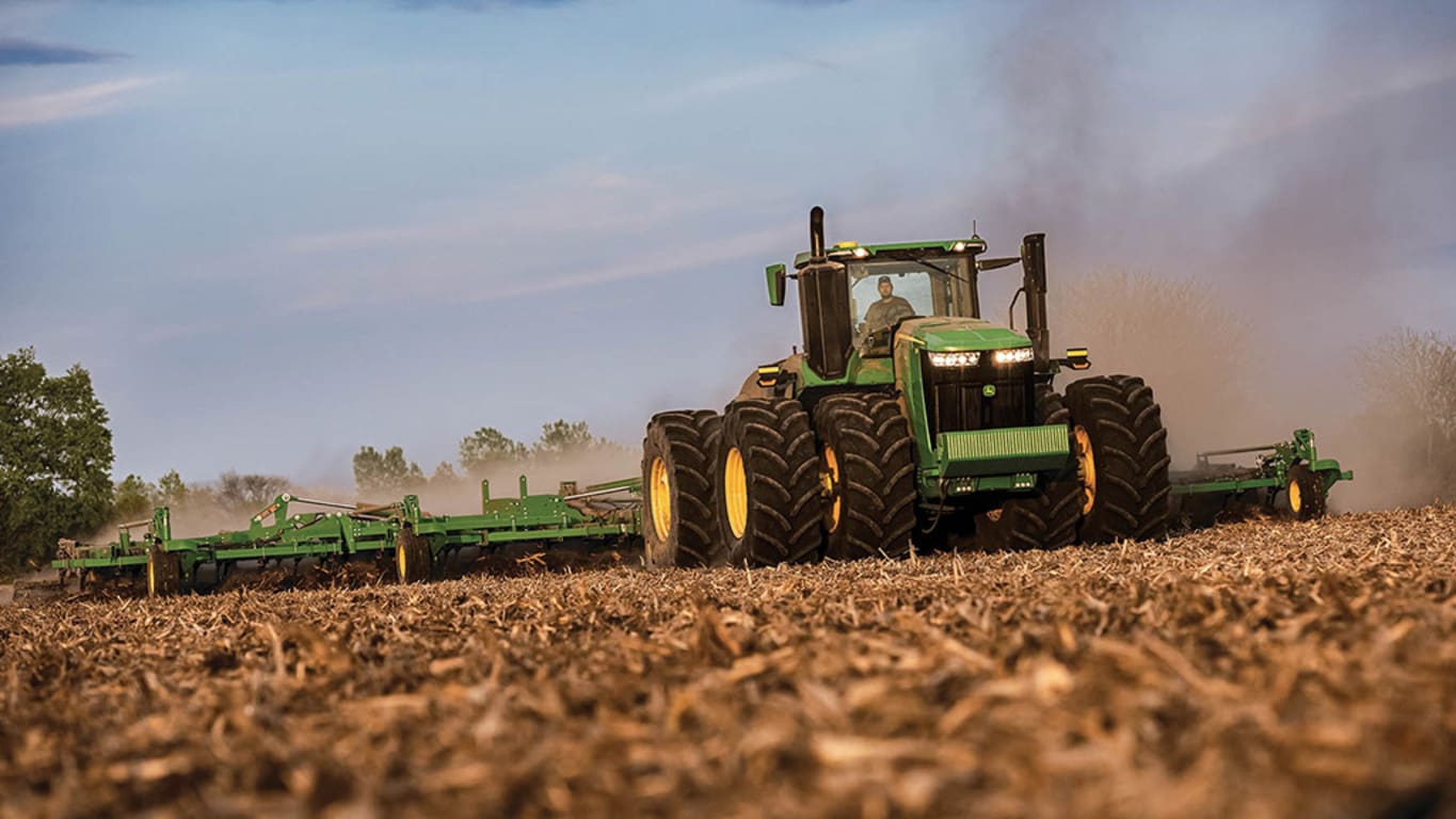 Image d'un tracteur 9R&nbsp;490 dans un champ