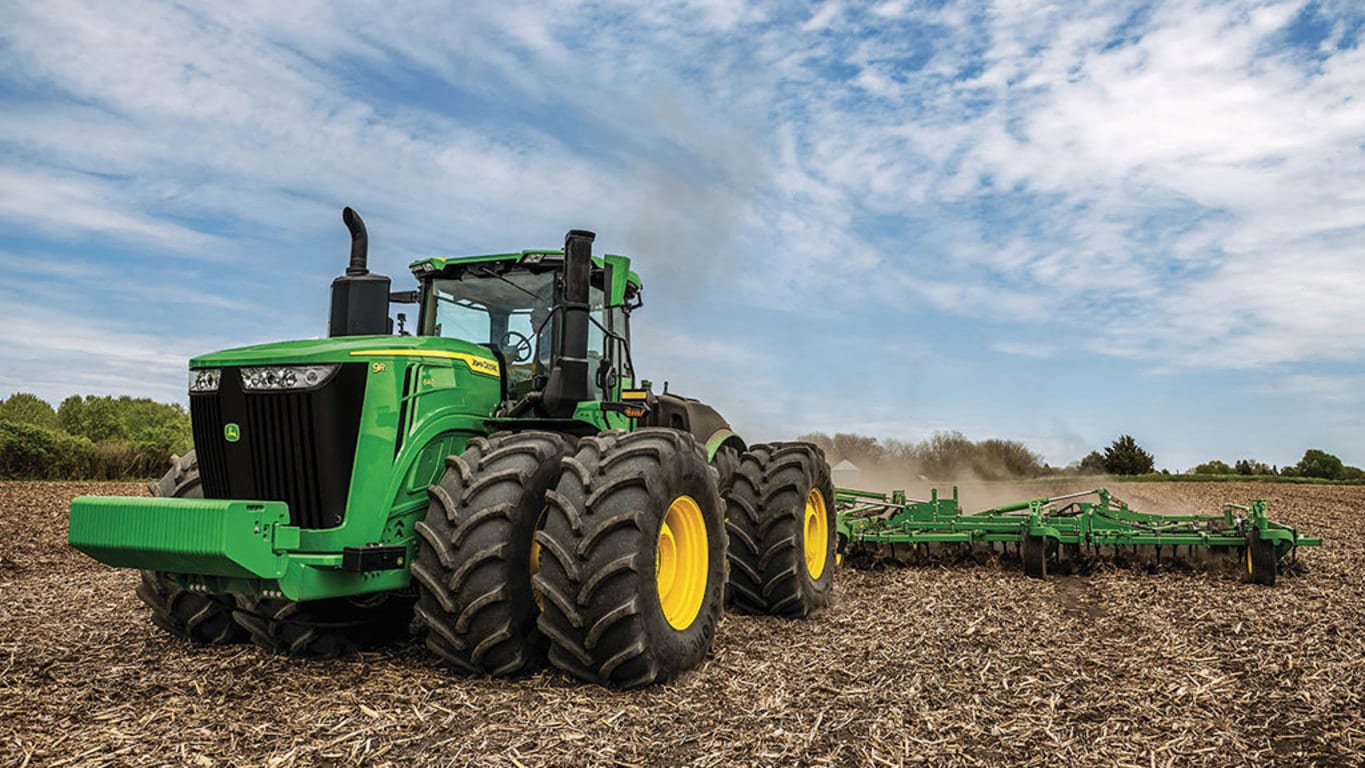 Field image of a 9R 640 tractor