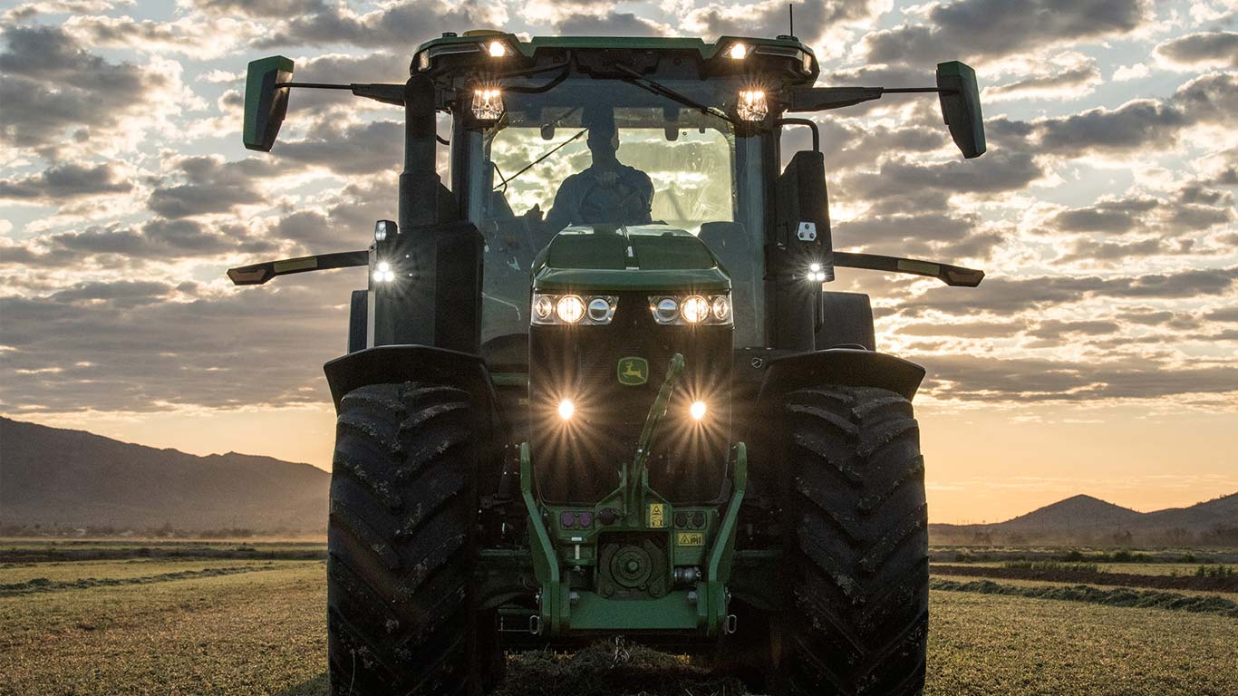 Vue de face d'un tracteur