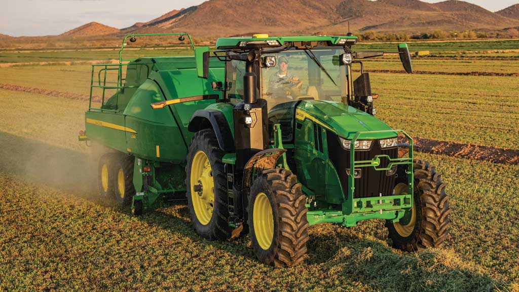 Tracteur circulant sur une route