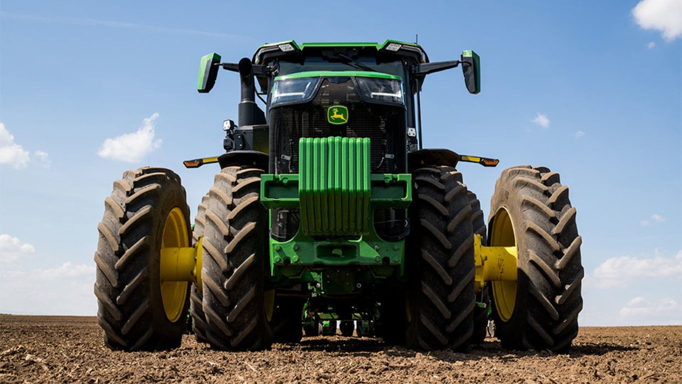 Image d'un tracteur&nbsp;8R&nbsp;280 &agrave; 4&nbsp;RM dans un champ