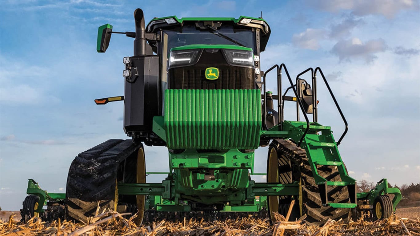 Image d'un tracteur&nbsp;8RT&nbsp;310 &agrave; chenilles 4RM dans un champ