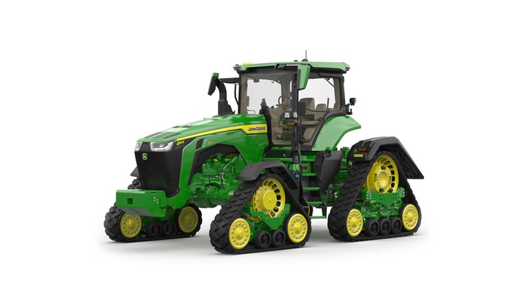 Image studio d'un tracteur vert à&nbsp;4&nbsp;chenilles vu de l'avant gauche sur fond blanc.