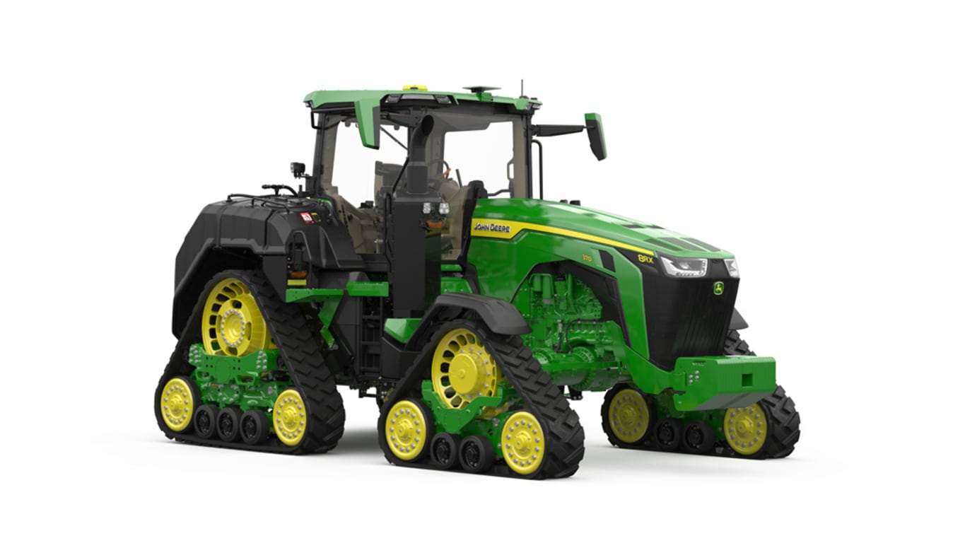 Image studio&nbsp;d'un tracteur vert&nbsp;à&nbsp;4&nbsp;chenilles vu de l'avant droit sur fond blanc.