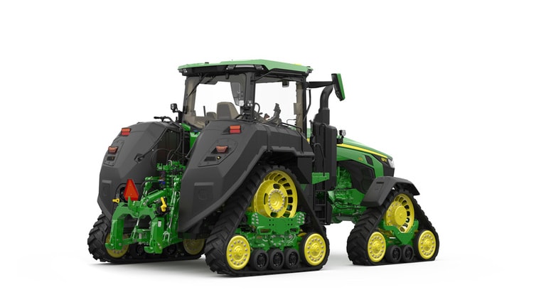 Image studio d'un tracteur vert à&nbsp;4&nbsp;chenilles vu de l'arrière droit sur fond blanc.