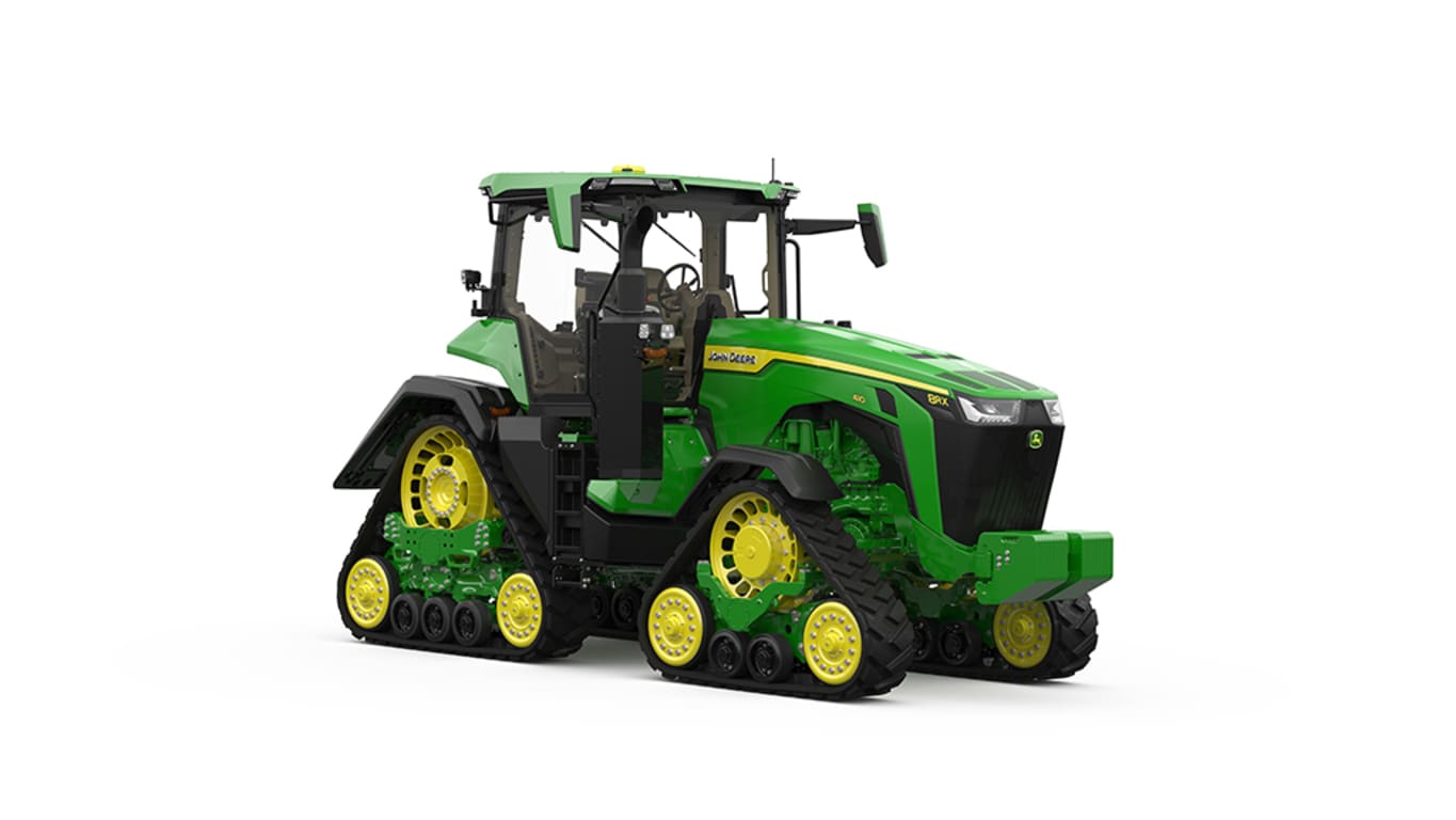Image studio&nbsp;d'un tracteur vert&nbsp;à&nbsp;4&nbsp;chenilles vu de l'avant droit sur fond blanc.