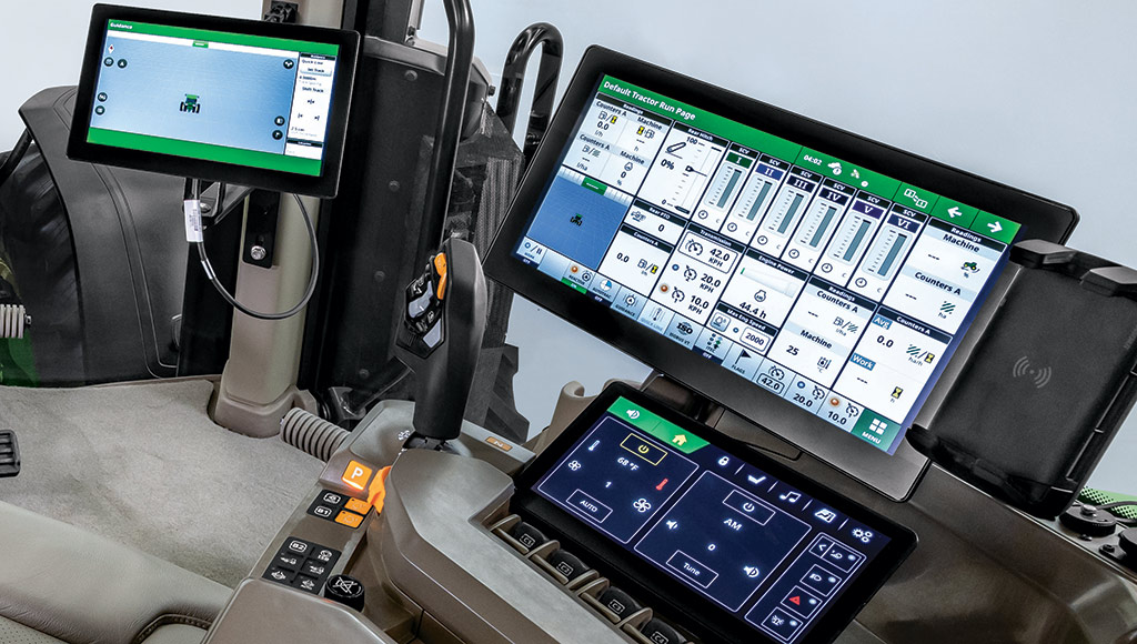 Vue en cabine de plusieurs afficheurs affichant différentes informations.