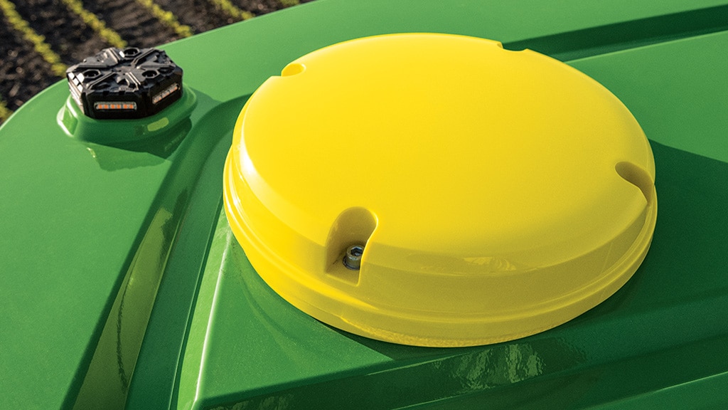 Gros plan du récepteur StarFire&nbsp;7500 sur le capot du tracteur.