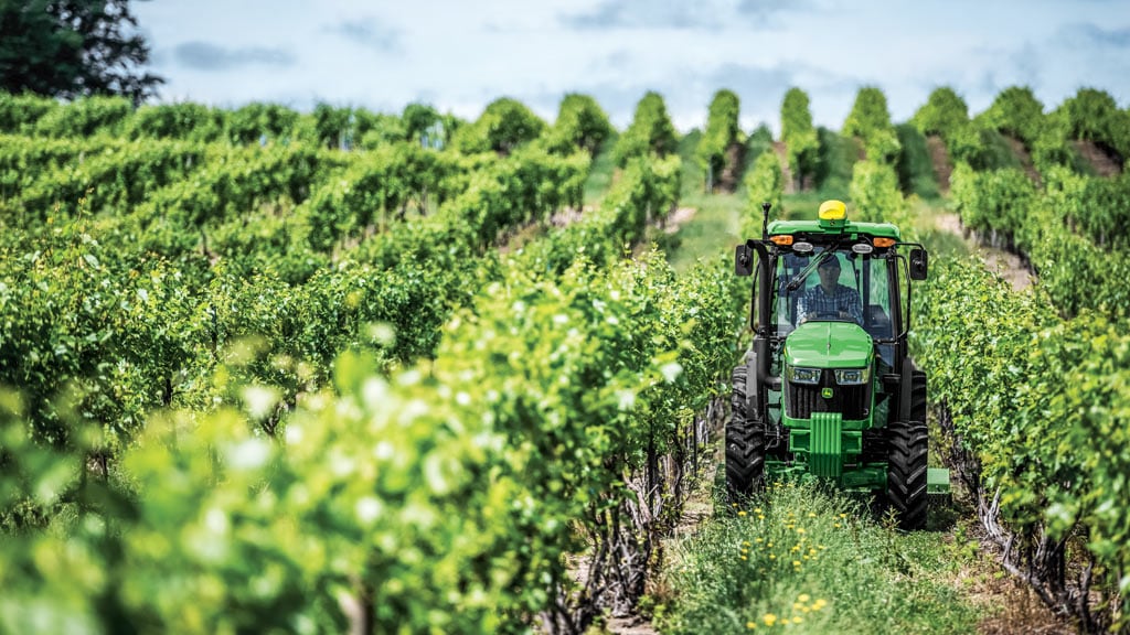 le modèle 5075EN dans les rangs d'un vignoble
