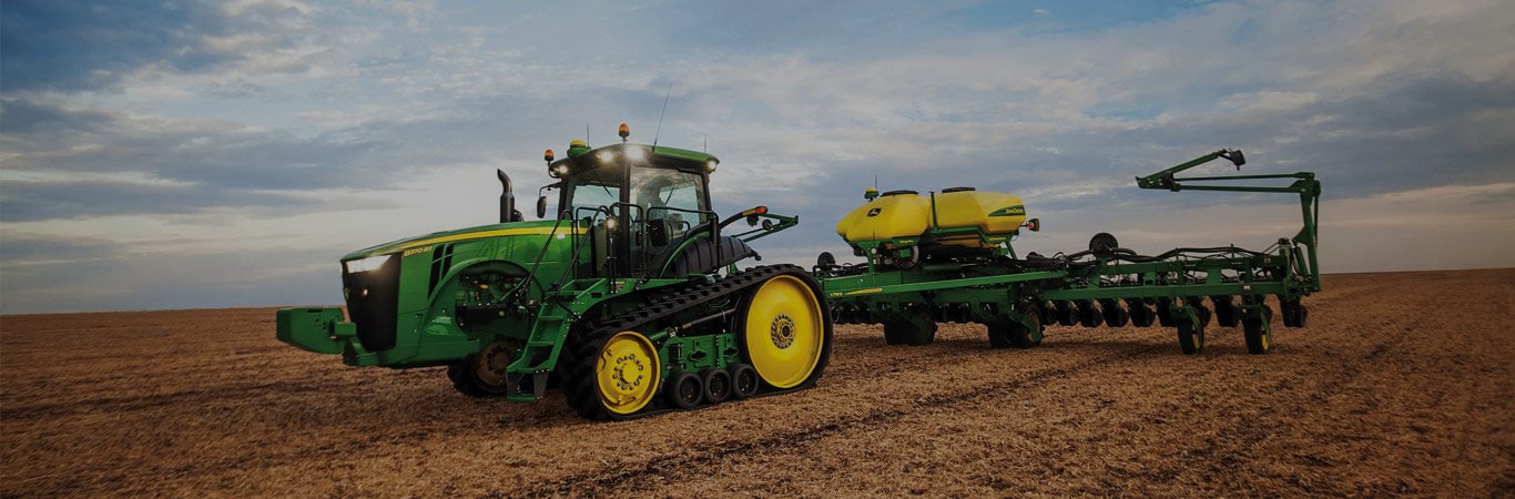 Tracteur de la s&eacute;rie&nbsp;8RX dans un champ