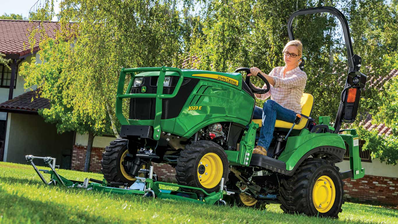 Sub Compact Tractors 22 24HP 1 Family Small Tractors John Deere CA