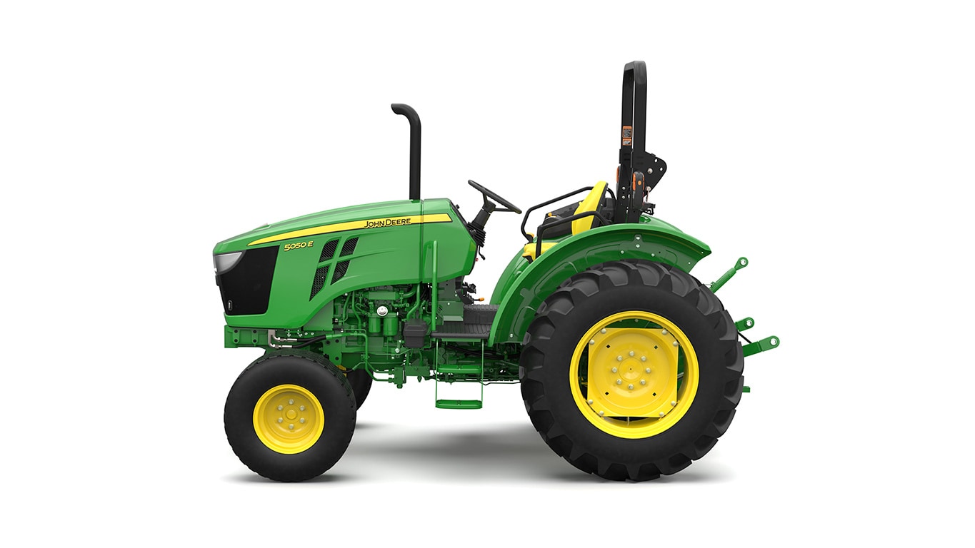 Tracteur utilitaire vert sur fond blanc.