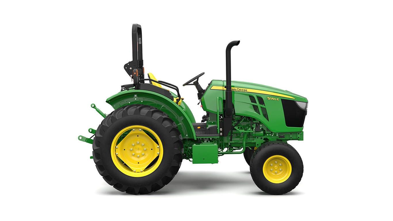 Tracteur utilitaire vert sur fond blanc.
