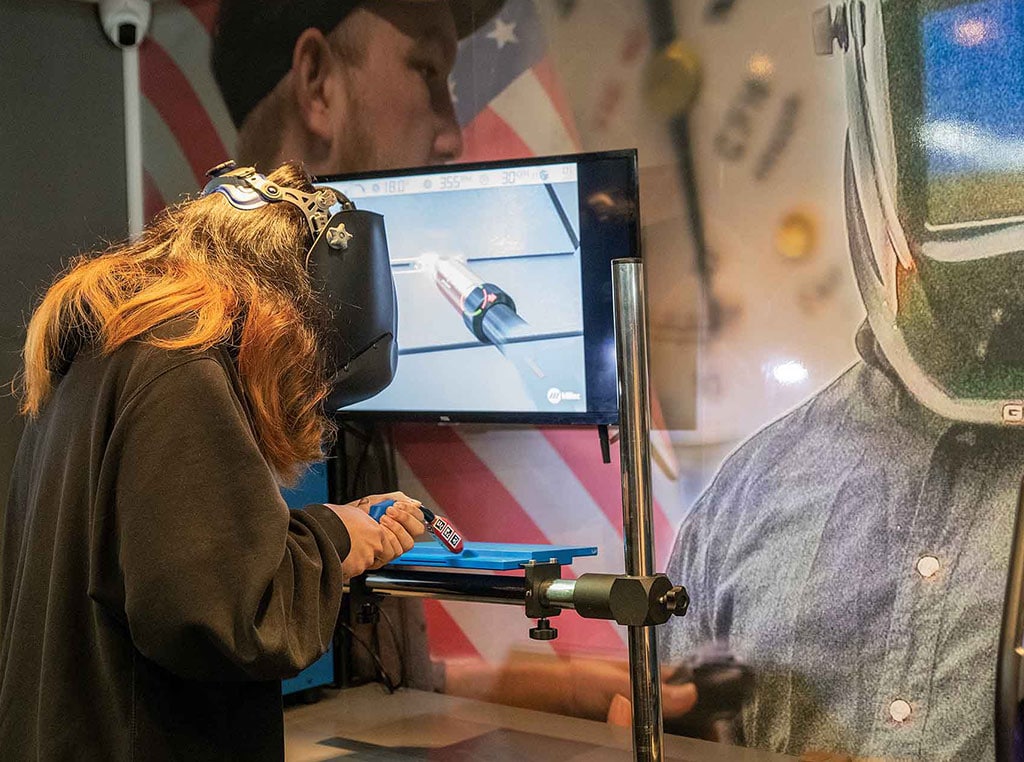 student using simulator to virtually weld