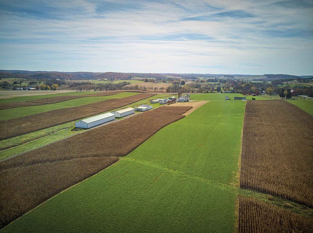 Vue aérienne d’un paysage agricole