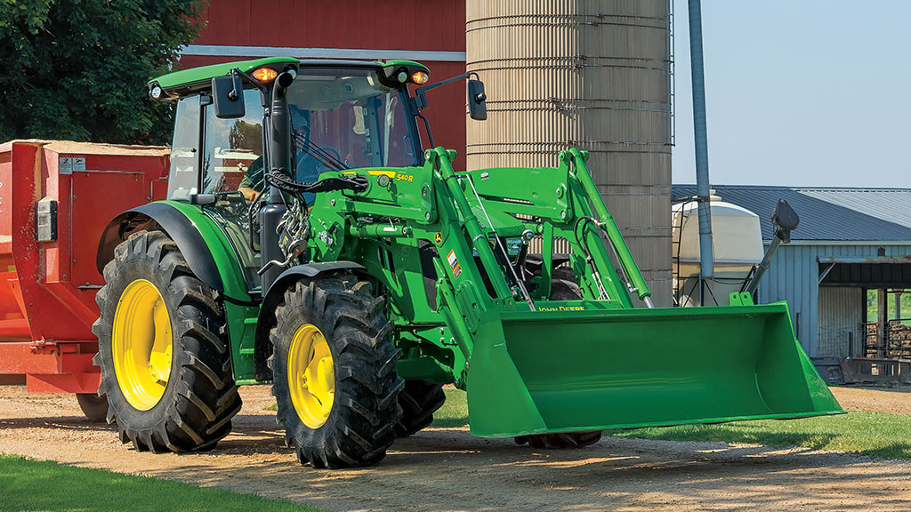 5 series tractor in front of barn